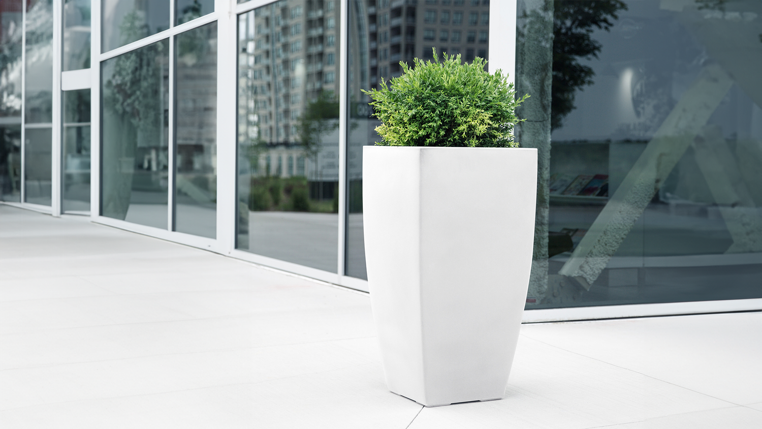 The Art of Choosing Large Planters for Commercial Spaces