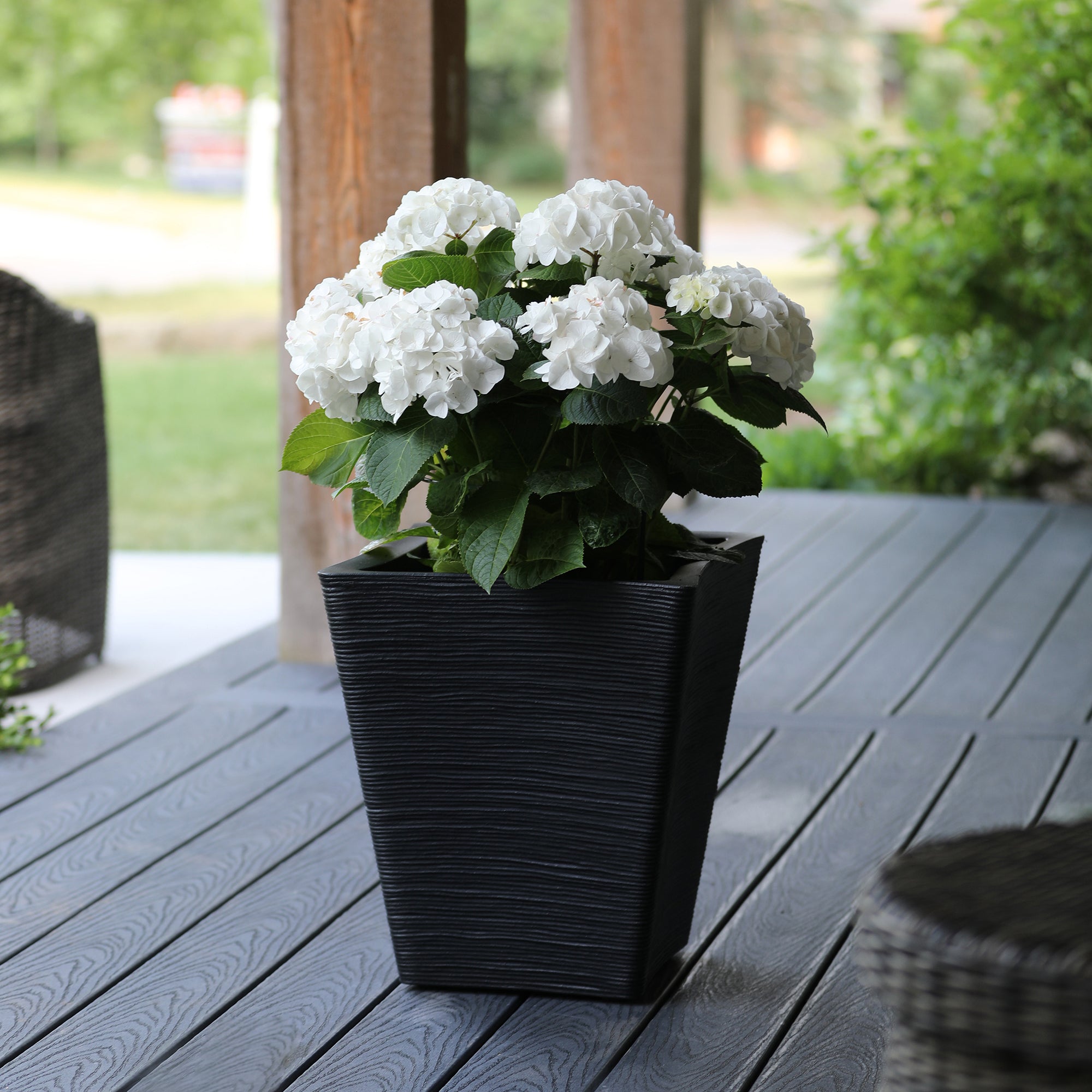 Mayne Bristol 18in Tall Planter