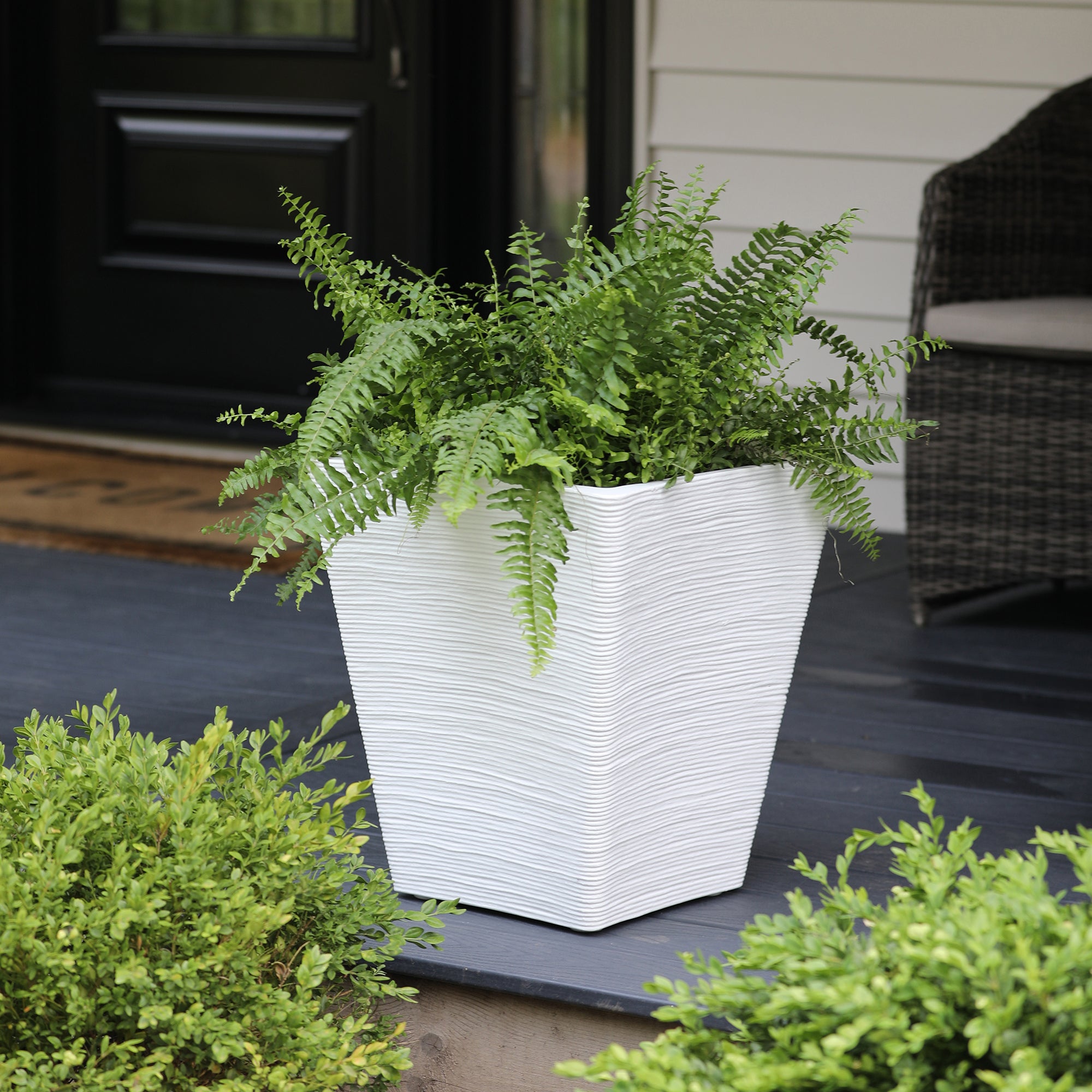 Mayne Bristol 18in Tall Planter