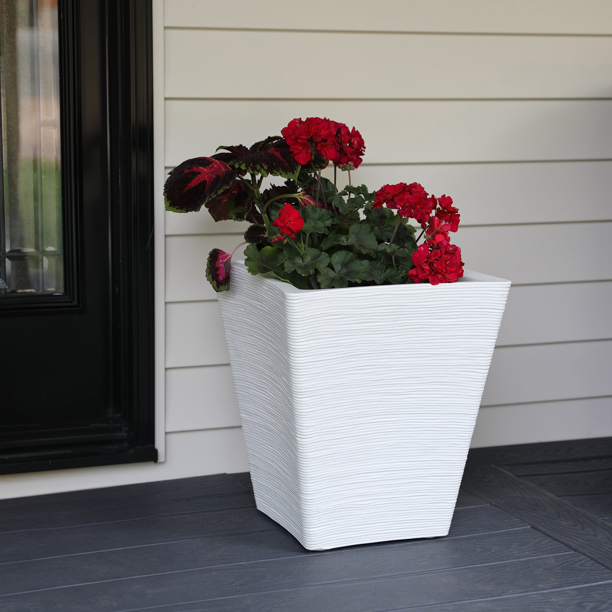 Mayne Bristol 18in Tall Planter