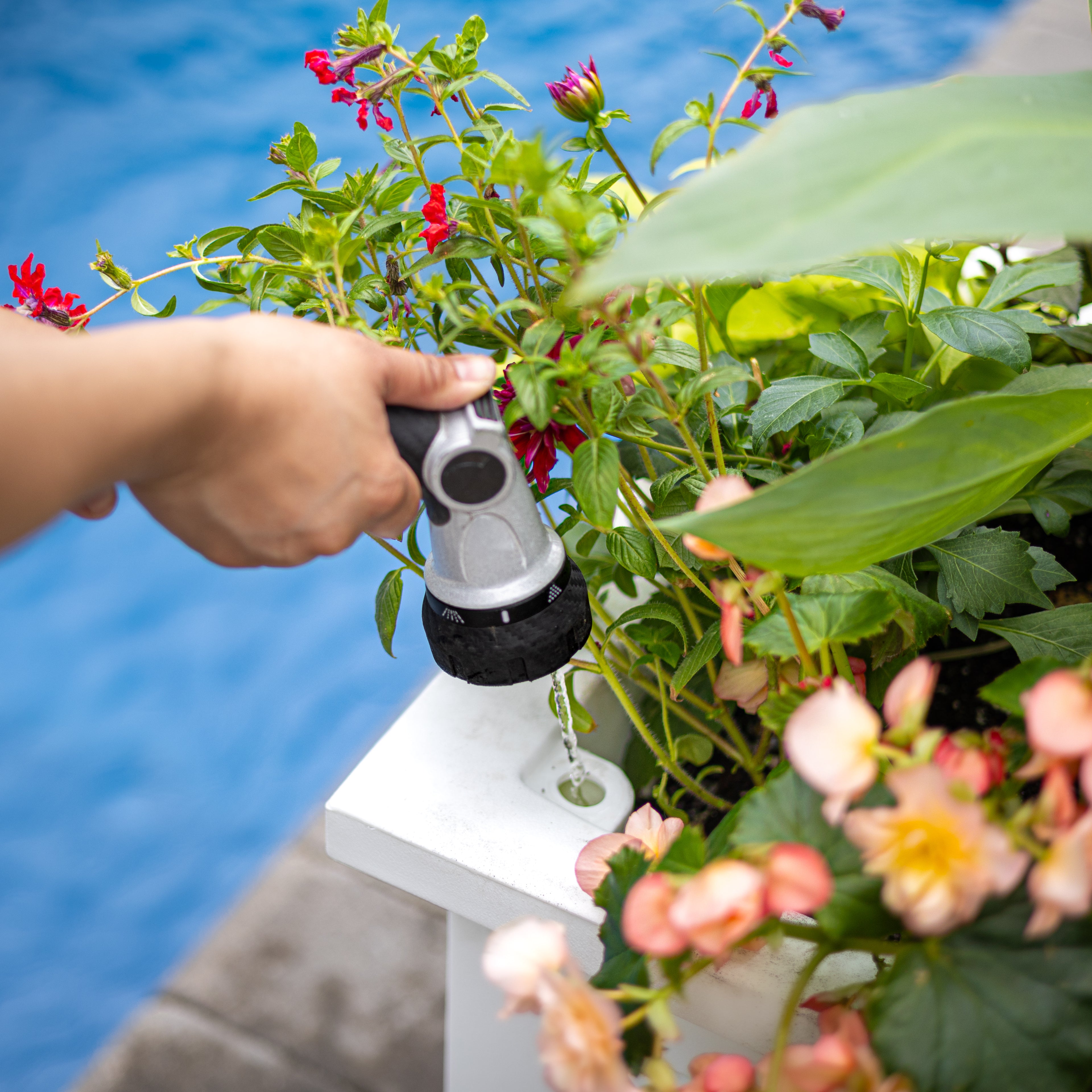 Mayne Nantucket 16-Inch Self-Watering Square Planter