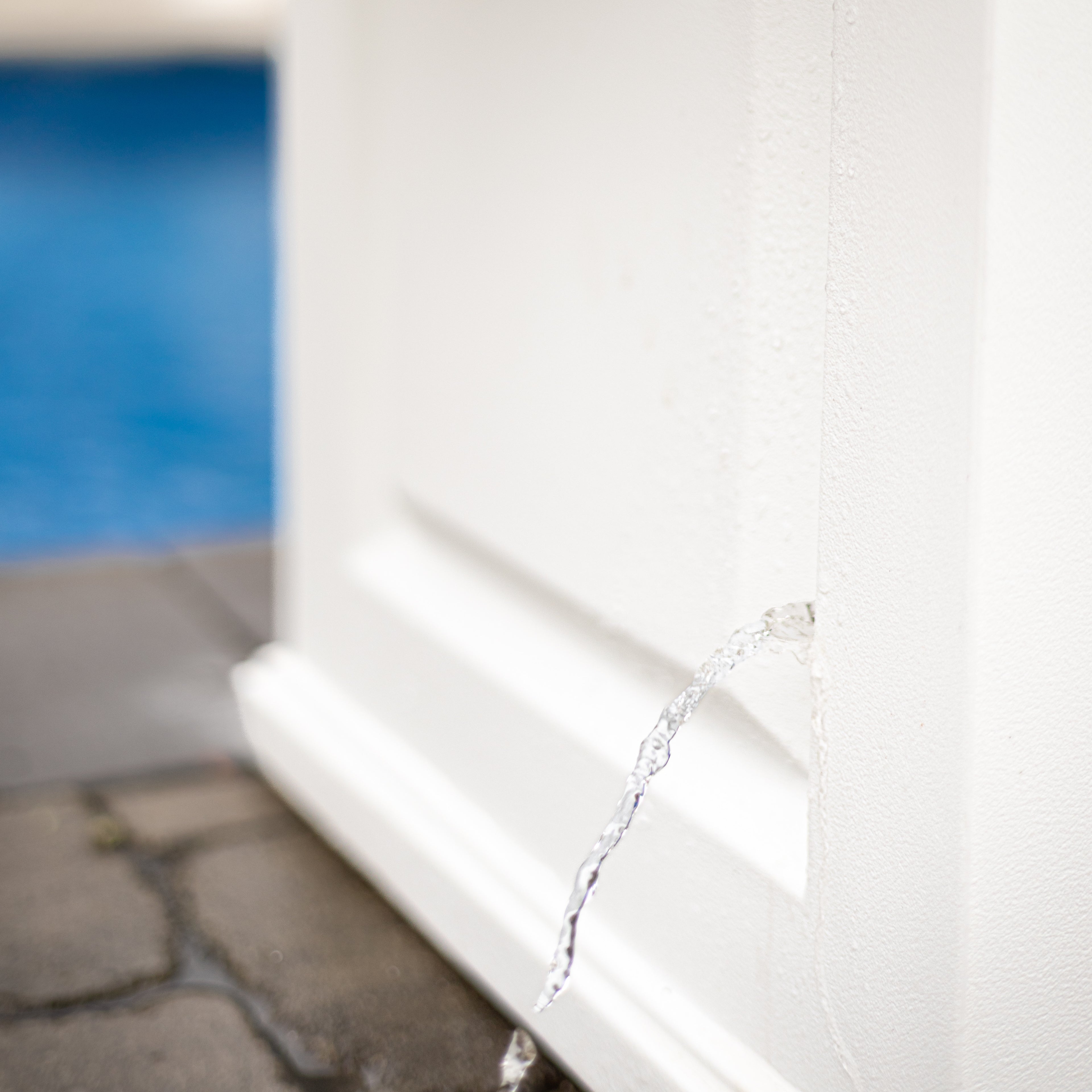 Mayne Nantucket 16-Inch Self-Watering Square Planter