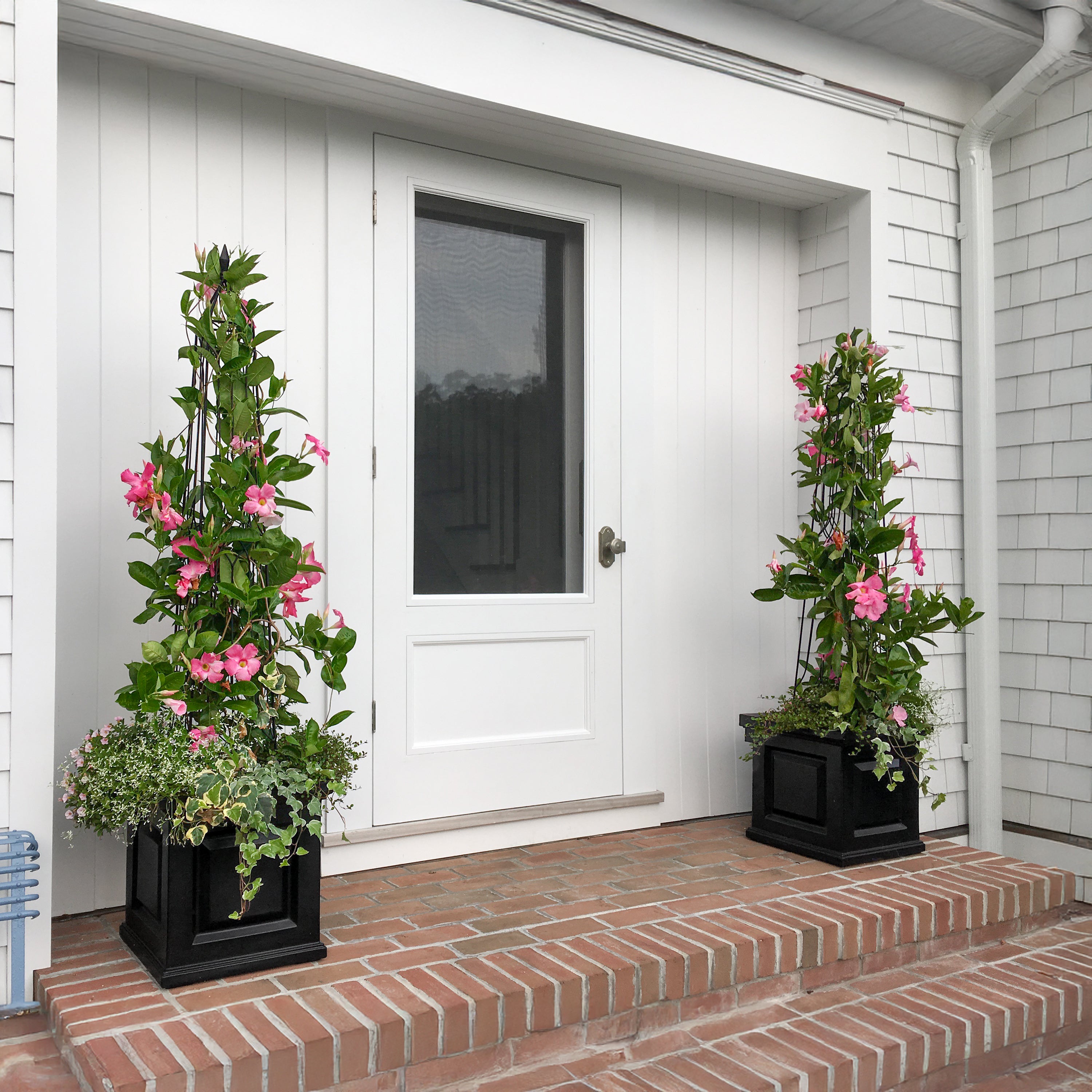 Mayne Nantucket 16-Inch Self-Watering Square Planter