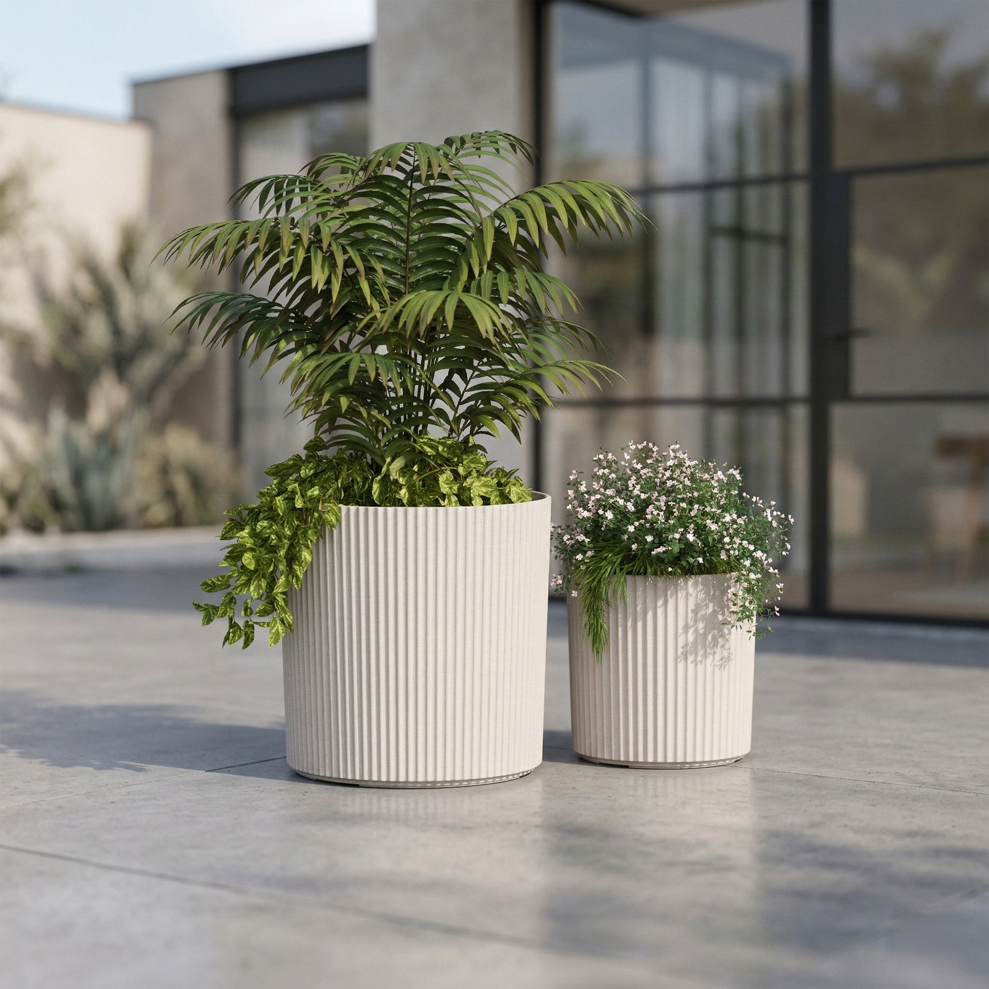 Mayne Serene Round Ribbed Planter with Drainage Hole