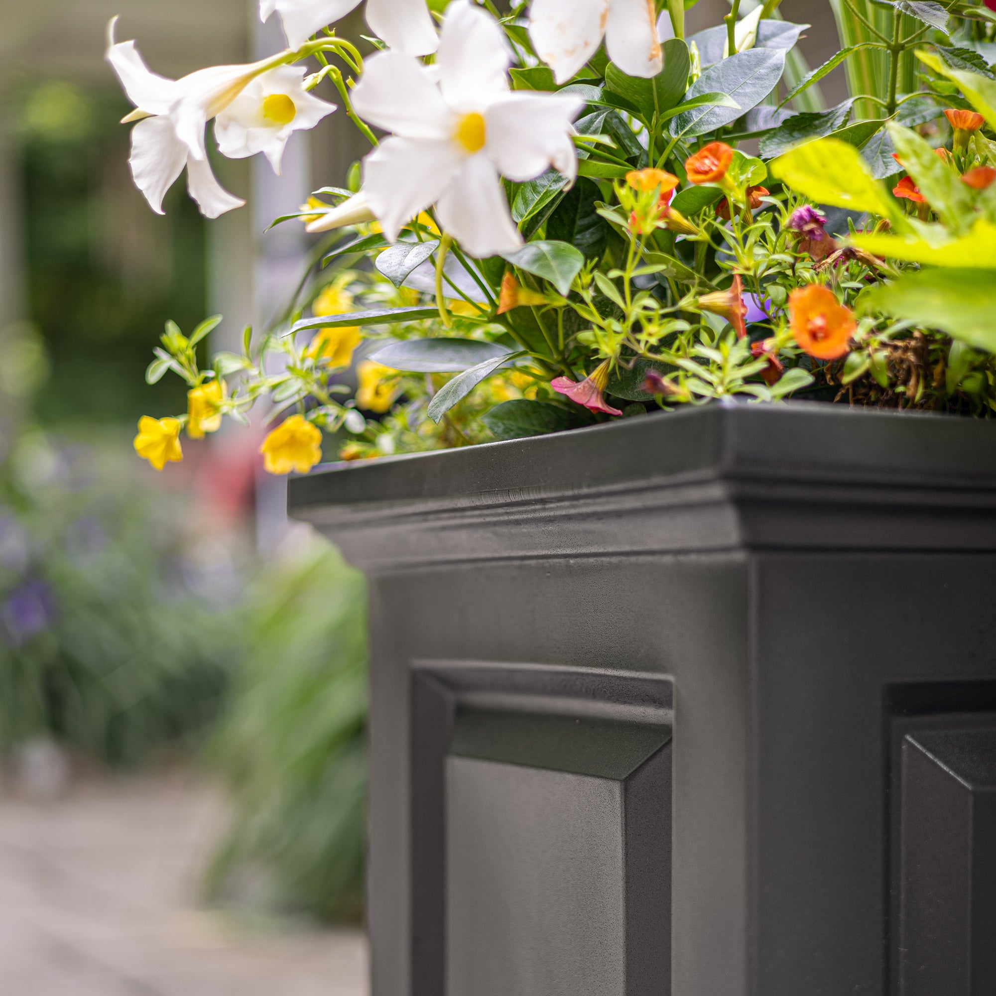 Mayne Nantucket 16-Inch Self-Watering Square Planter