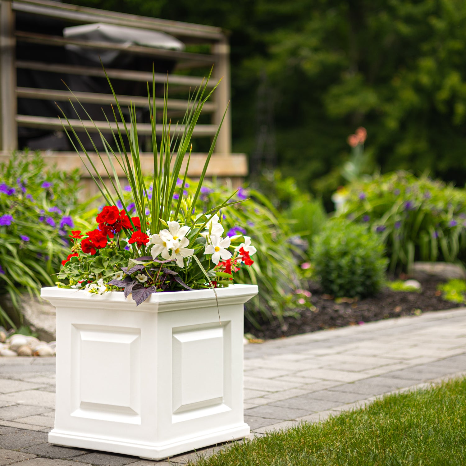 Mayne Nantucket 16-Inch Self-Watering Square Planter