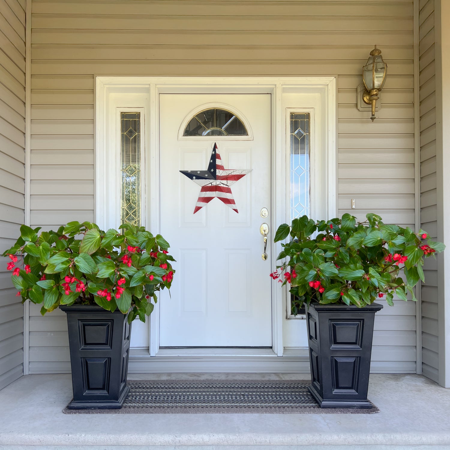 Mayne Wyndham 24in Tall Planter