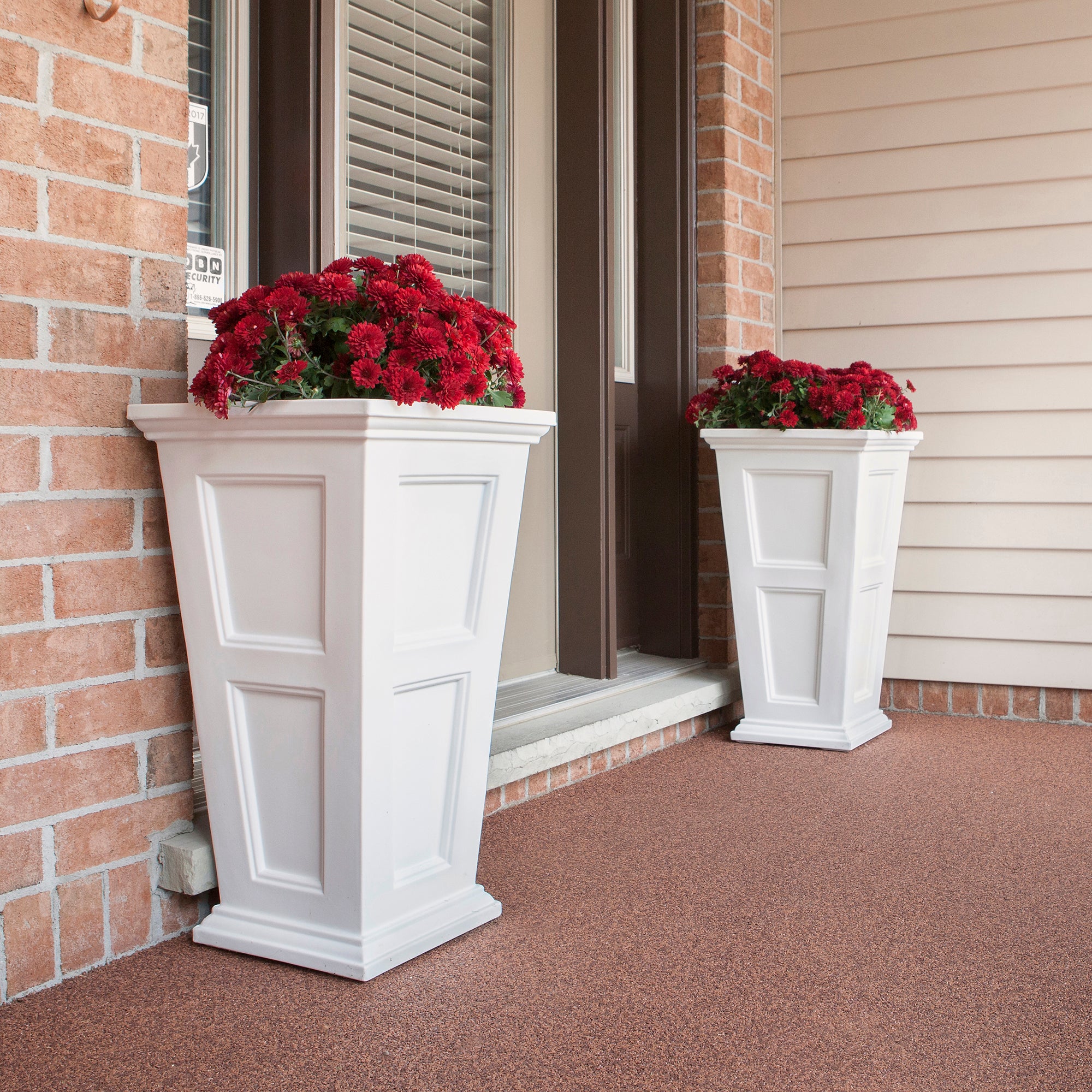 Mayne Fairfield 28in Tall Planter